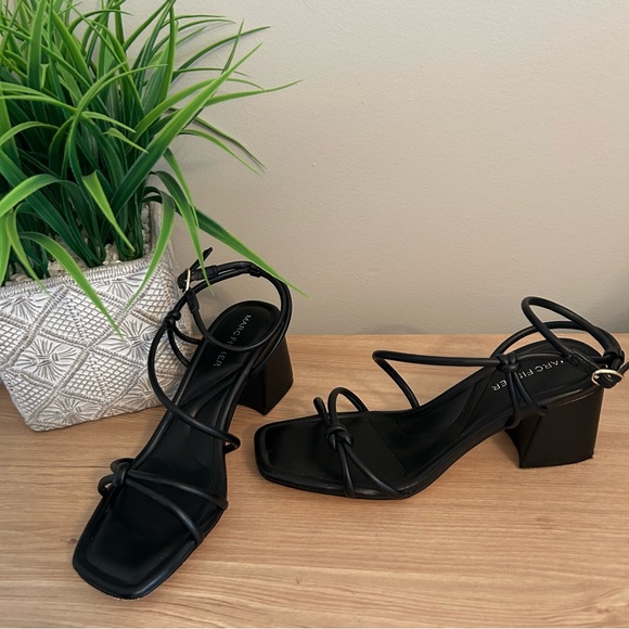 Marc Fisher
Women's Gurion Square Toe Dress Sandals in Black, size 6.5 - Picture 2 of 7